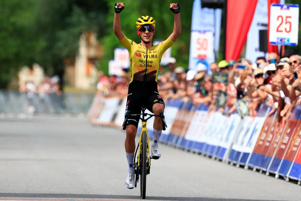 Davide Piganzoli con Visma-Lease a Bike antes del Tour de Francia 2026