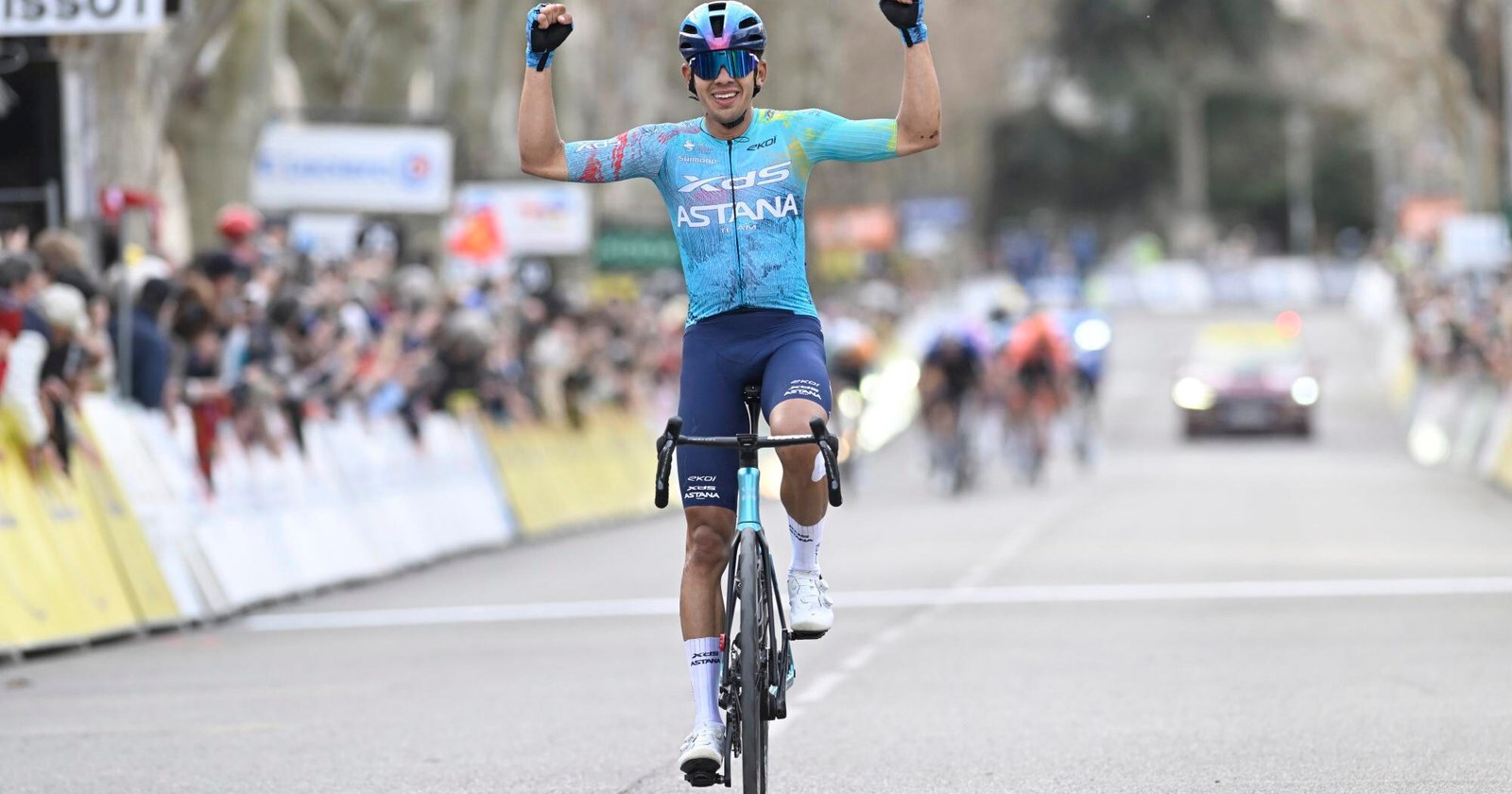 ¿Quién será el colombiano más fuerte del Tour de Francia? Harold Tejada celebrando una victoria con XDS Astana Team en 2026