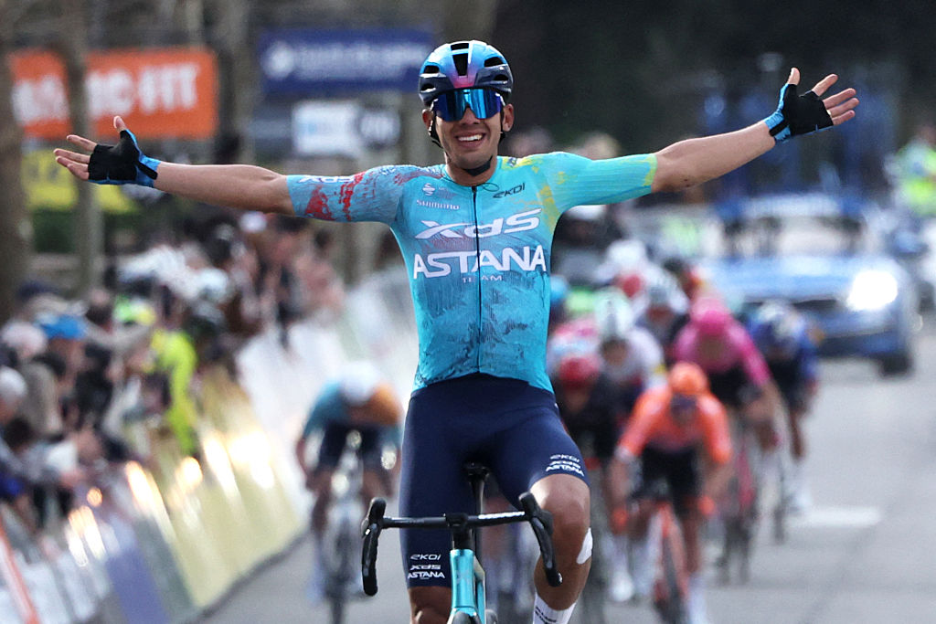 Así les fue a los latinoamericanos en la etapa 3 del Tour Auvergne – Rhône-Alpes Harold Tejada celebra con XDS Astana Team durante la temporada 2026