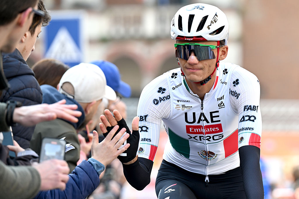 Isaac del Toro con UAE Team Emirates-XRG durante la temporada 2026