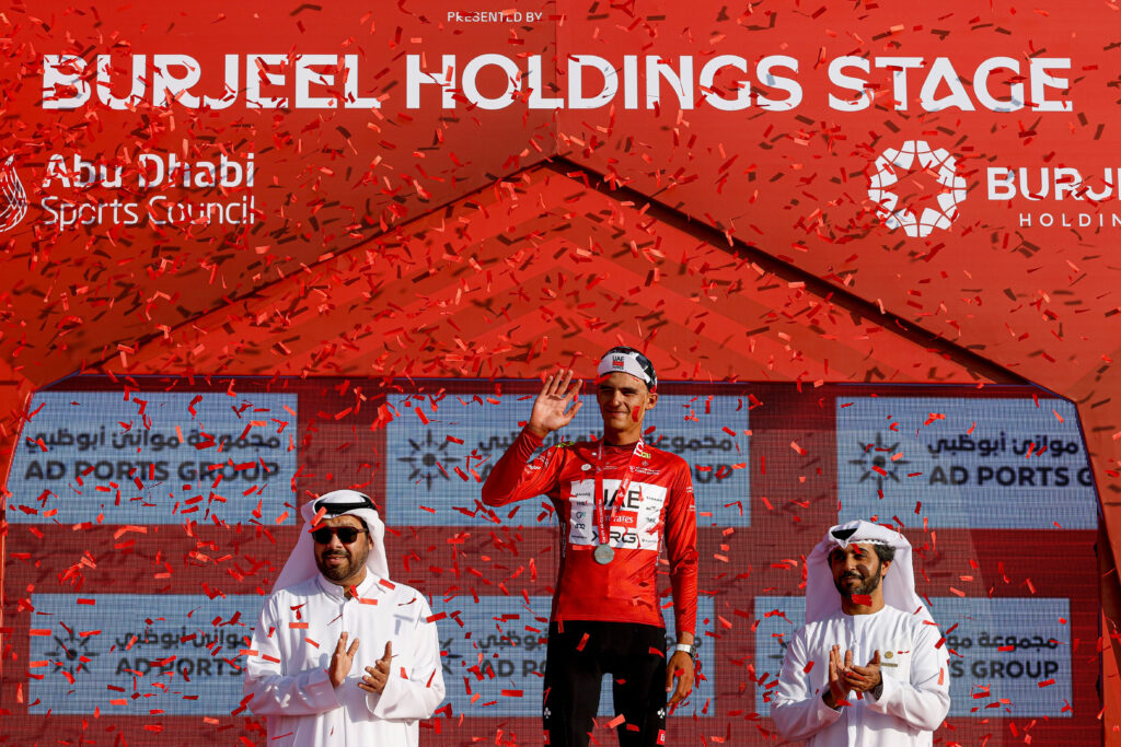 Isaac del Toro en el UAE Tour 2026 con UAE Team Emirates XRG