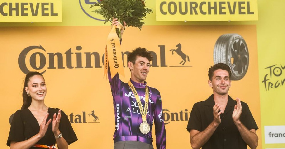 Jayco presenta su ocho para buscar protagonismo en el Tour Ben O'Connor con Team Jayco-AlUla antes del Tour de Francia 2026