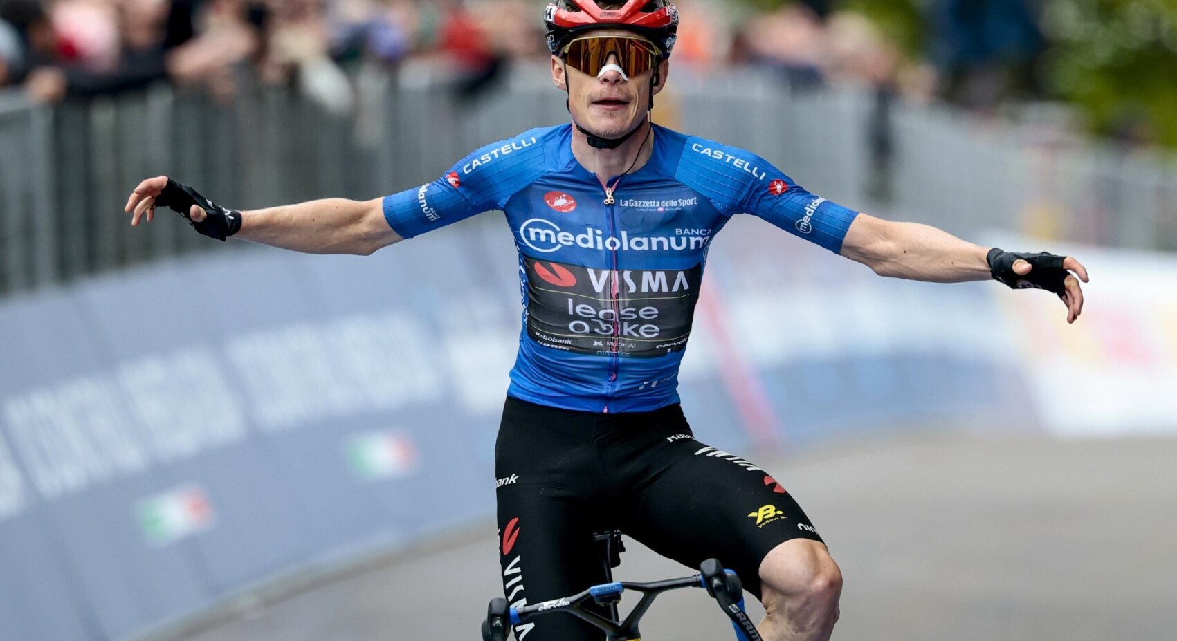 Jonas Vingegaard durante el Giro de Italia 2026 con Visma Lease a Bike