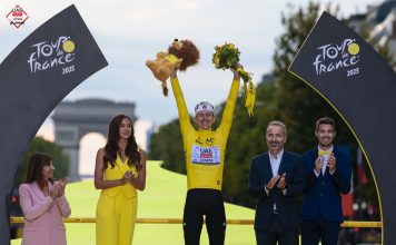 Opinión: Pogacar tiene el camino servido para ganar su quinto Tour de Francia Tadej Pogacar con la camiseta amarilla del Tour de Francia 2025