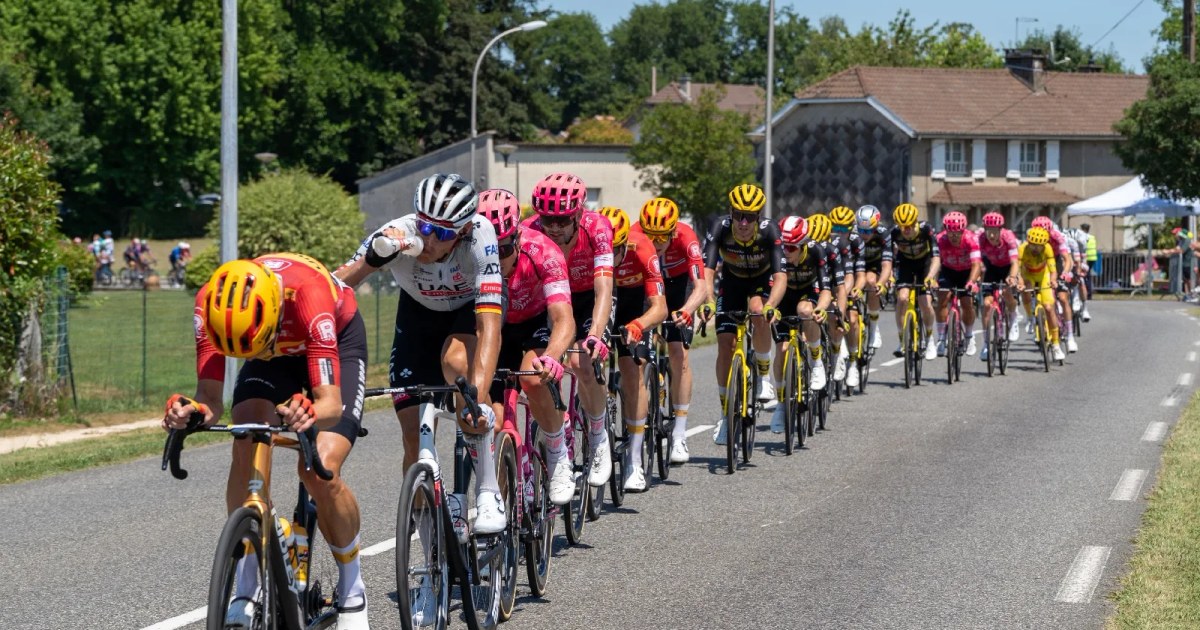 Tour 2026: dónde verlo y por qué será una cita enorme Pelotón del Tour de Francia en carretera durante una etapa de la ronda francesa