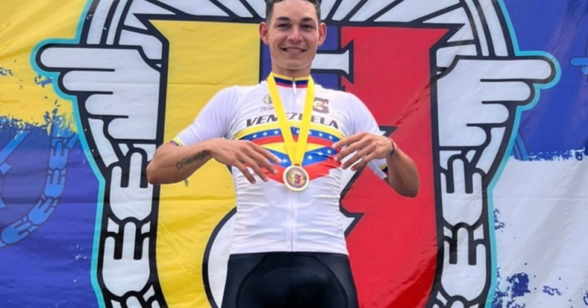 Venezuela suspende sus nacionales por seguridad Ciclista venezolano en podio de campeonato nacional