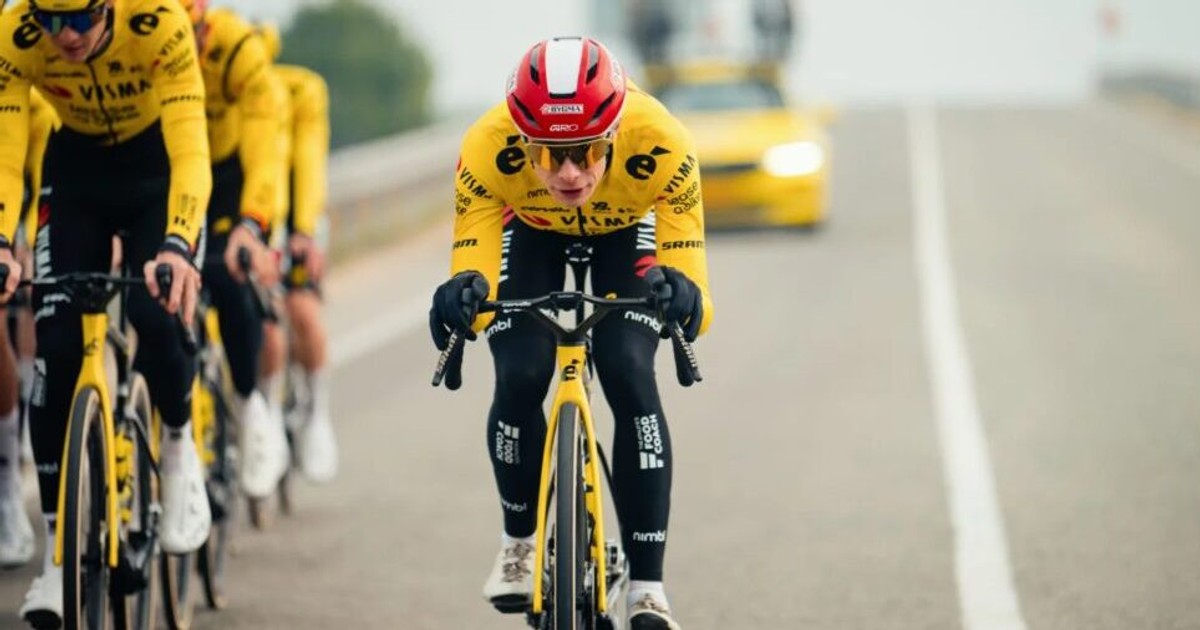 Vingegaard y el ataque que no puede aplazar en el Tour 2026 Jonas Vingegaard entrenando con Visma-Lease a Bike antes del Tour de Francia 2026