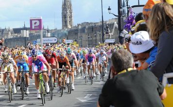 Tour de Francia 2026 etapa 11: perfil de Vichy a Nevers Pelotón del Tour de Francia en una jornada urbana previa a la etapa 11 del Tour de Francia 2026