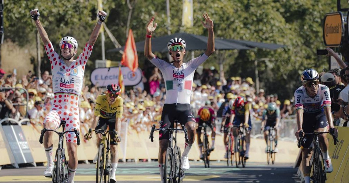 Tour de Francia 2026: Del Toro y Pogacar celebran juntos Isaac Del Toro y Tadej Pogacar celebran la etapa 2 del Tour de Francia 2026
