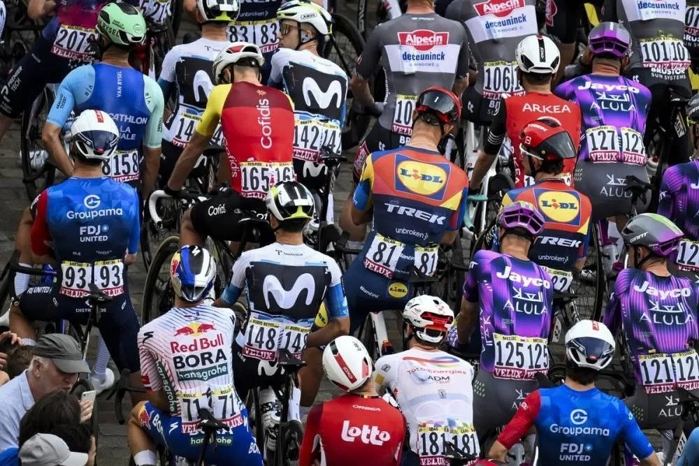 Tour de Francia 2026: dorsales oficiales del pelotón Dorsales oficiales del Tour de Francia 2026 sobre el pelotón