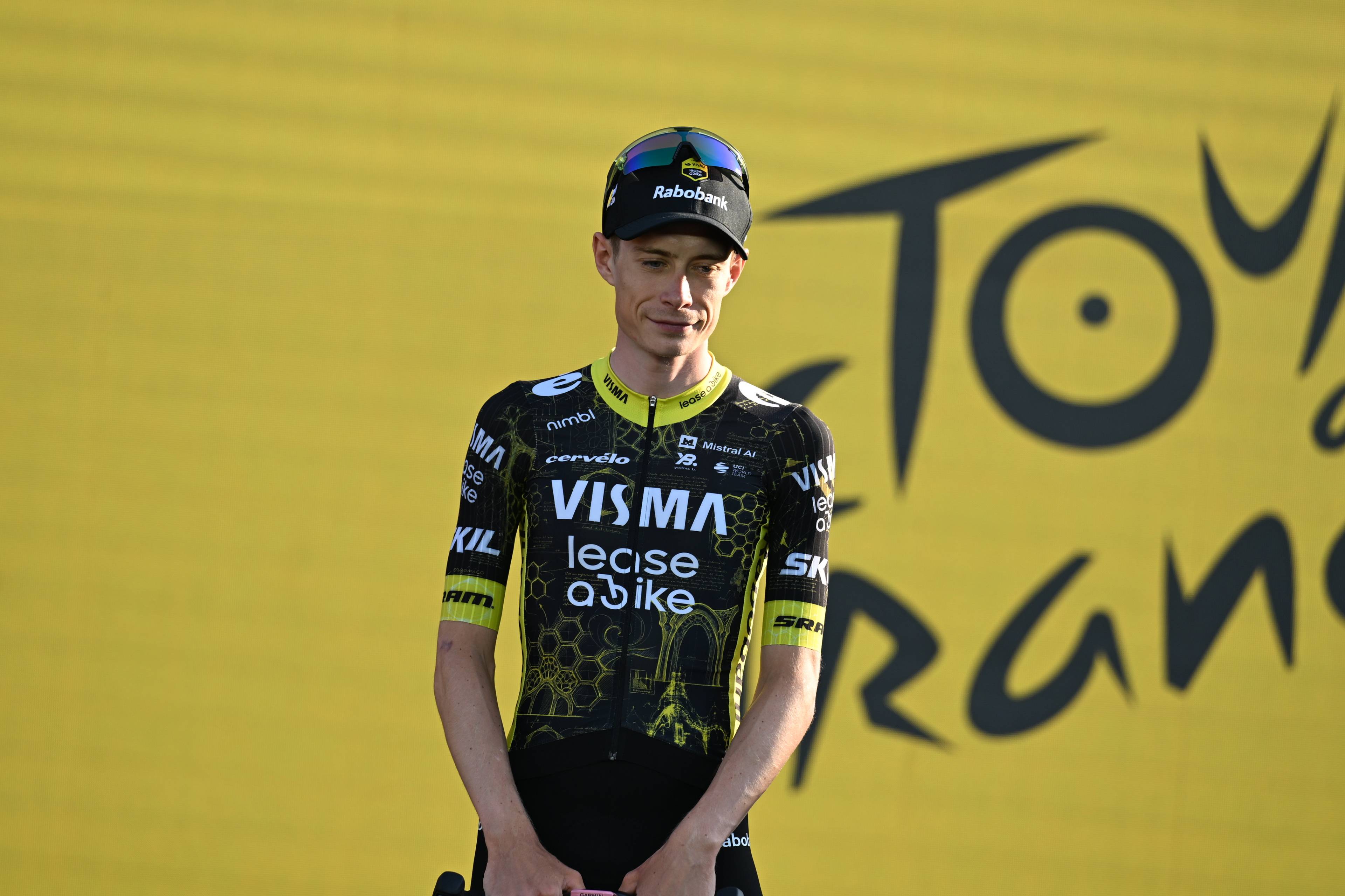 Tour 2026: claves tácticas de la etapa 3 a Les Angles Jonas Vingegaard (Visma-Lease a Bike) porta el maillot amarillo del Tour de Francia 2026