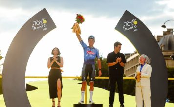 Quién ganó la etapa 21 del Tour de Francia 2026: Van der Poel Mathieu van der Poel en el podio tras ganar la etapa 21 del Tour de Francia 2026