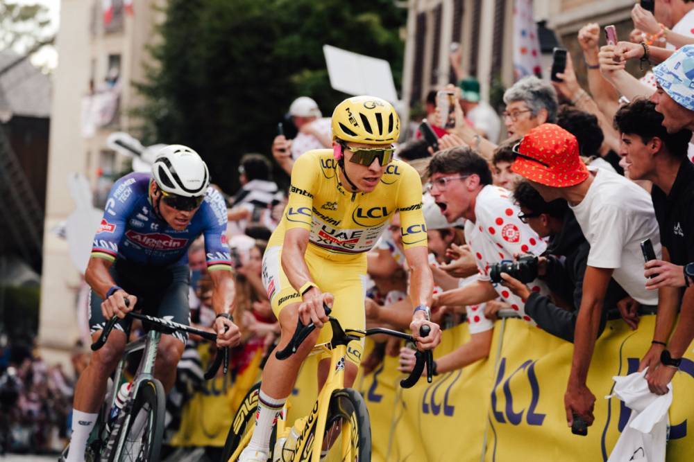 Mathieu van der Poel y Tadej Pogacar durante la etapa 21 del Tour de Francia 2026