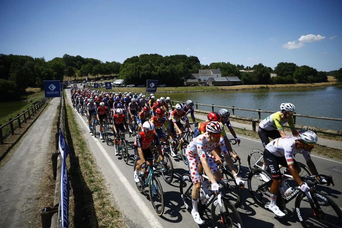 Tour de Francia 2026: edades y nacionalidades del pelotón Pelotón del Tour de Francia 2026 con corredores de varias nacionalidades