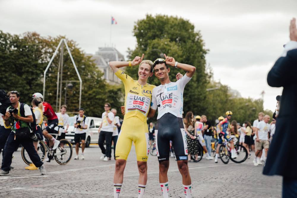 Tadej Pogacar e Isaac Del Toro tras el Tour de Francia 2026 en París