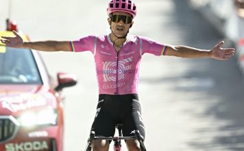 Quién ganó la etapa 18 del Tour de Francia 2026: Richard Carapaz Richard Carapaz celebra la victoria en la etapa 18 del Tour de Francia 2026