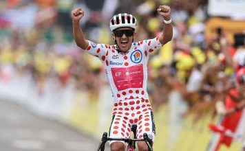 Richard Carapaz y el Tour que lo devolvió a la cima Richard Carapaz celebra con el maillot de lunares del Tour de Francia 2026