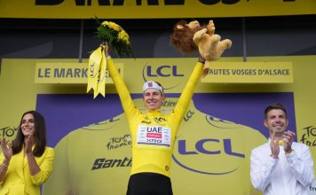Tadej Pogačar Tour de Francia 2026: golpe en Le Markstein Tadej Pogačar en el podio tras ganar la etapa 14 del Tour de Francia 2026