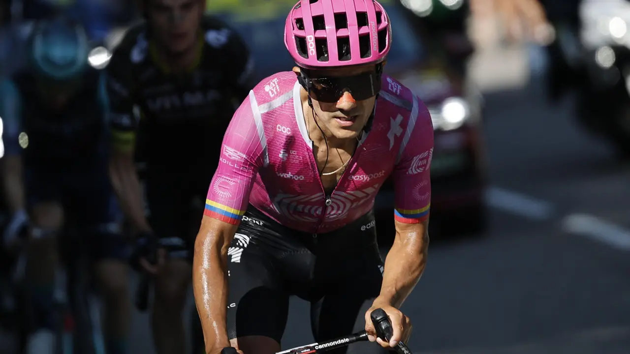 Richard Carapaz en una imagen de carrera