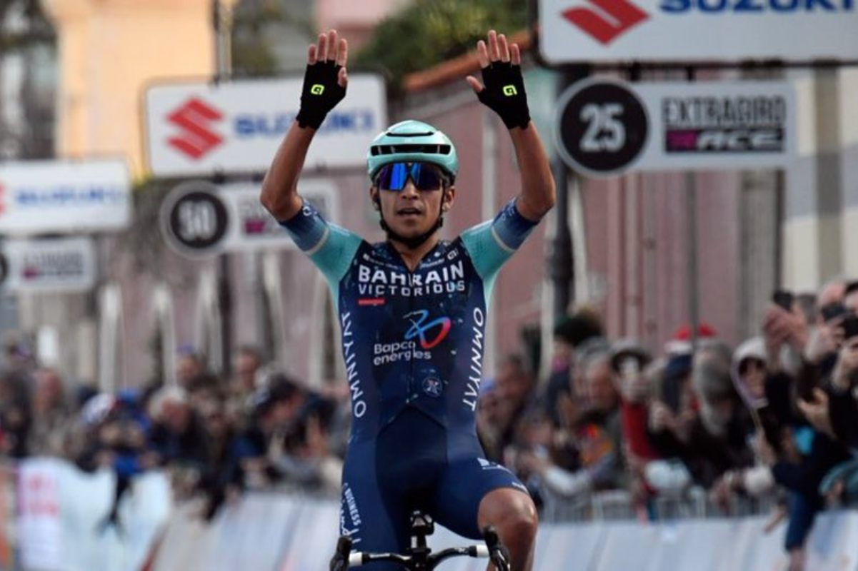 Santiago Buitrago celebrando con Bahrain Victorious en 2026