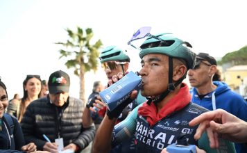 Santiago Buitrago en La Vuelta 2026: etapa 2 sin pérdida Santiago Buitrago atendiendo a medios después de ganar el Trofeo Laigueglia 2026