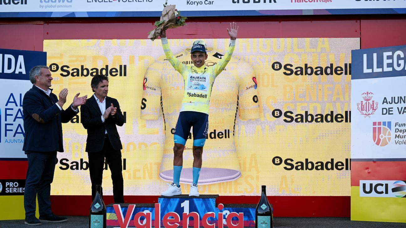 Santiago Buitrago en podio antes de La Vuelta a España 2026