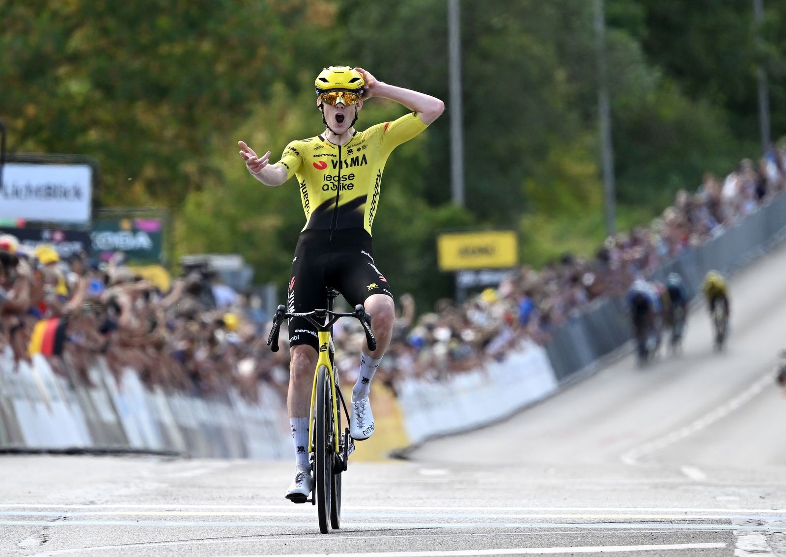 Louis Barré durante el Tour de Alemania 2026 con Visma-Lease a Bike