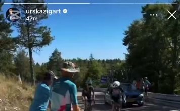 Pogacar cambia la bici por el papel de fan de Urška Pogacar cambia la bici por el papel de fan de Urška