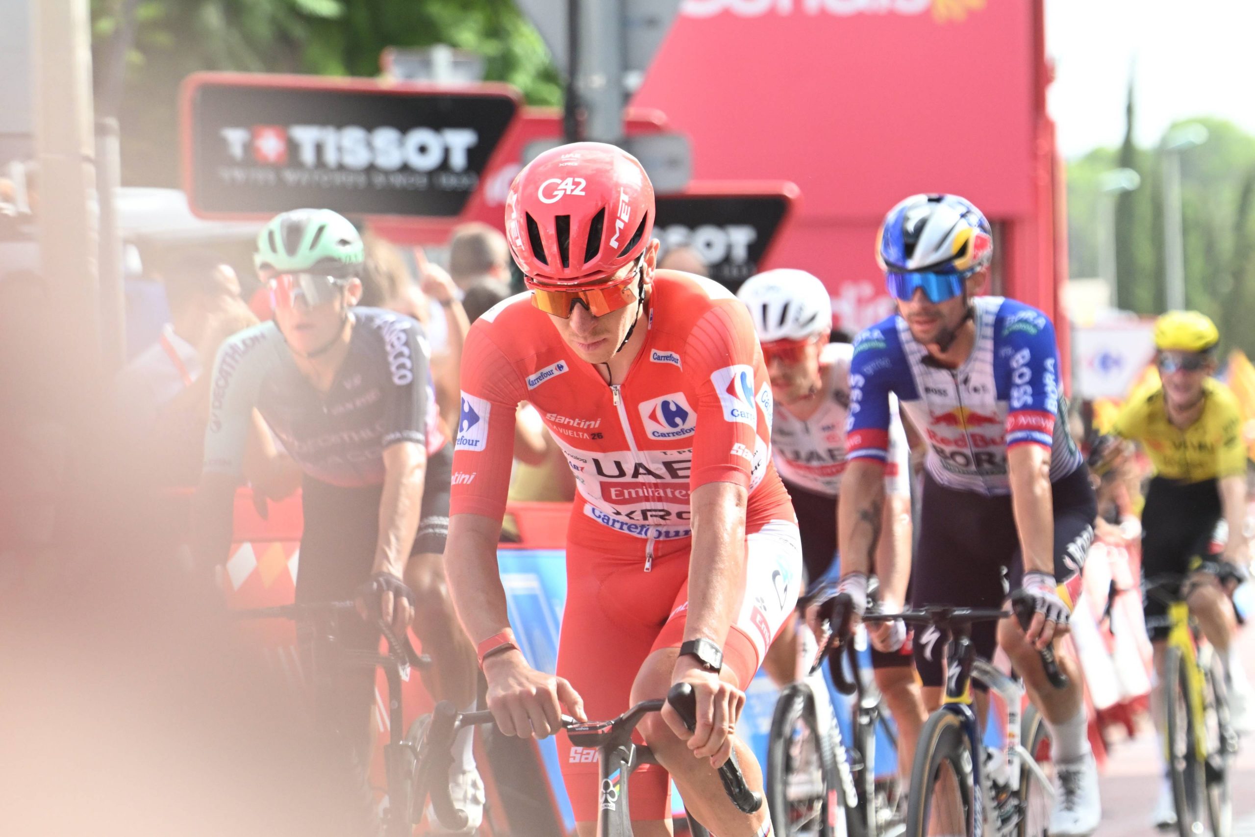 Tadej Pogacar celebra victoria en la etapa 6 de la Vuelta a España 2026