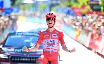 Pogacar llega a Castelló con una pregunta que nadie puede ignorar Tadej Pogacar celebra victoria en la Vuelta a España 2026
