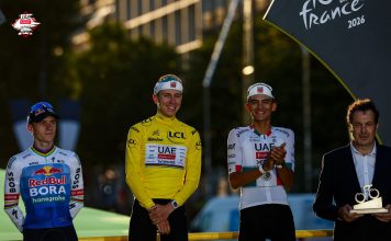 Pogacar y La Vuelta: el reto que puede cambiar su legado Tadej Pogacar celebra en el podio final del Tour de Francia 2026