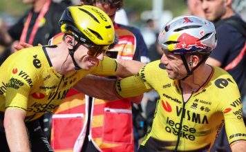 Vuelta a España 2026 etapa 5: Brennan gana en Roquetes Matthew Brennan celebra con Wout van Aert tras ganar la etapa 5 de La Vuelta 2026