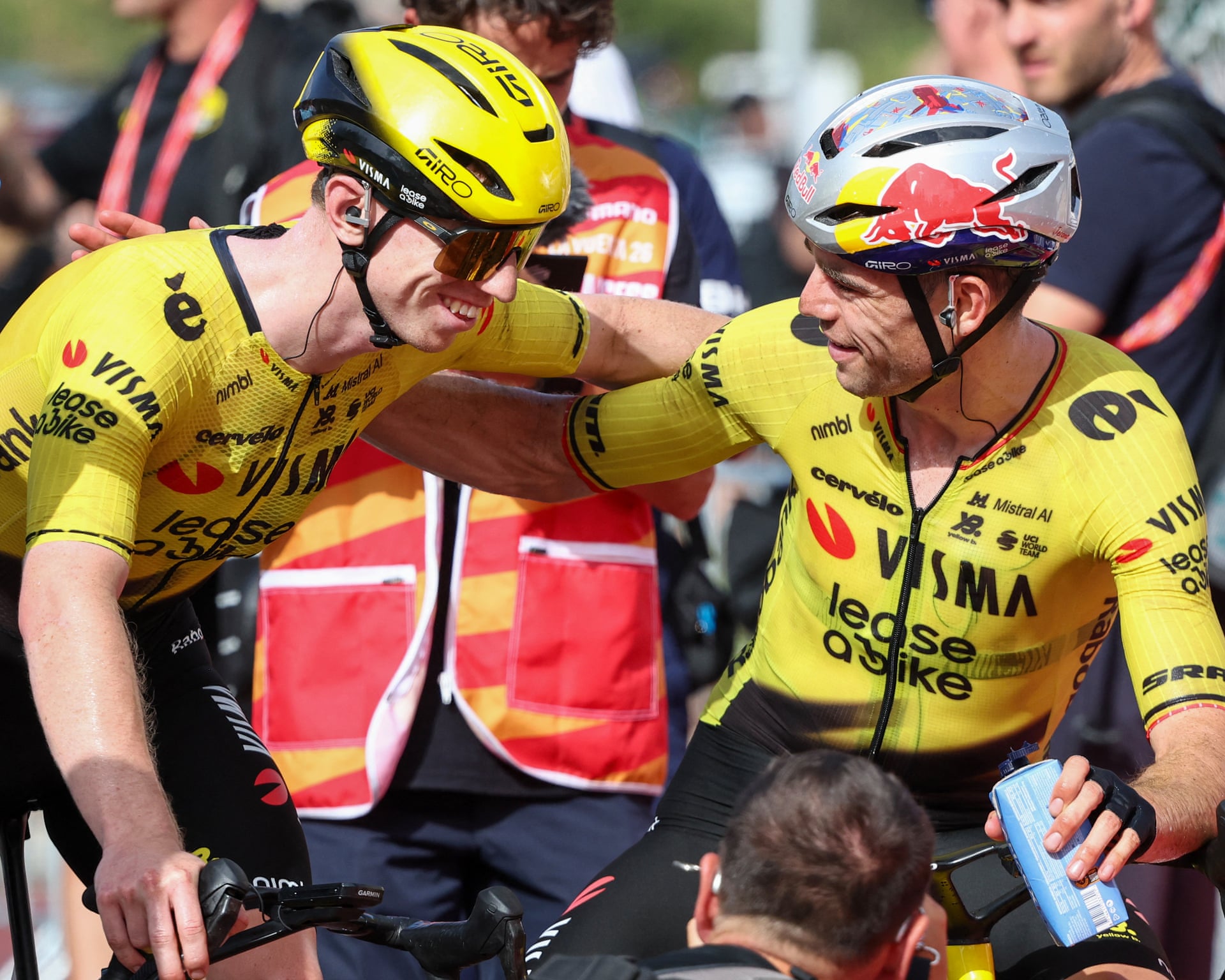 Matthew Brennan y Wout van Aert con Visma en la Vuelta a España