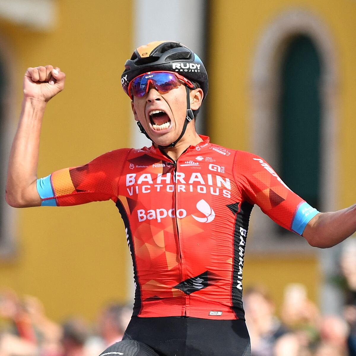 Santiago Buitrago celebra con Bahrain Victorious