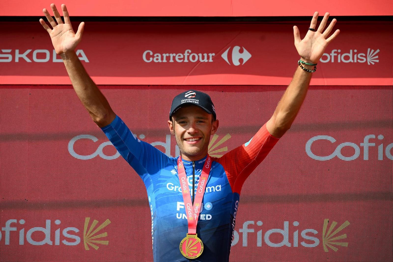 Bastien Tronchon celebra la victoria de etapa 10 en La Vuelta 2026