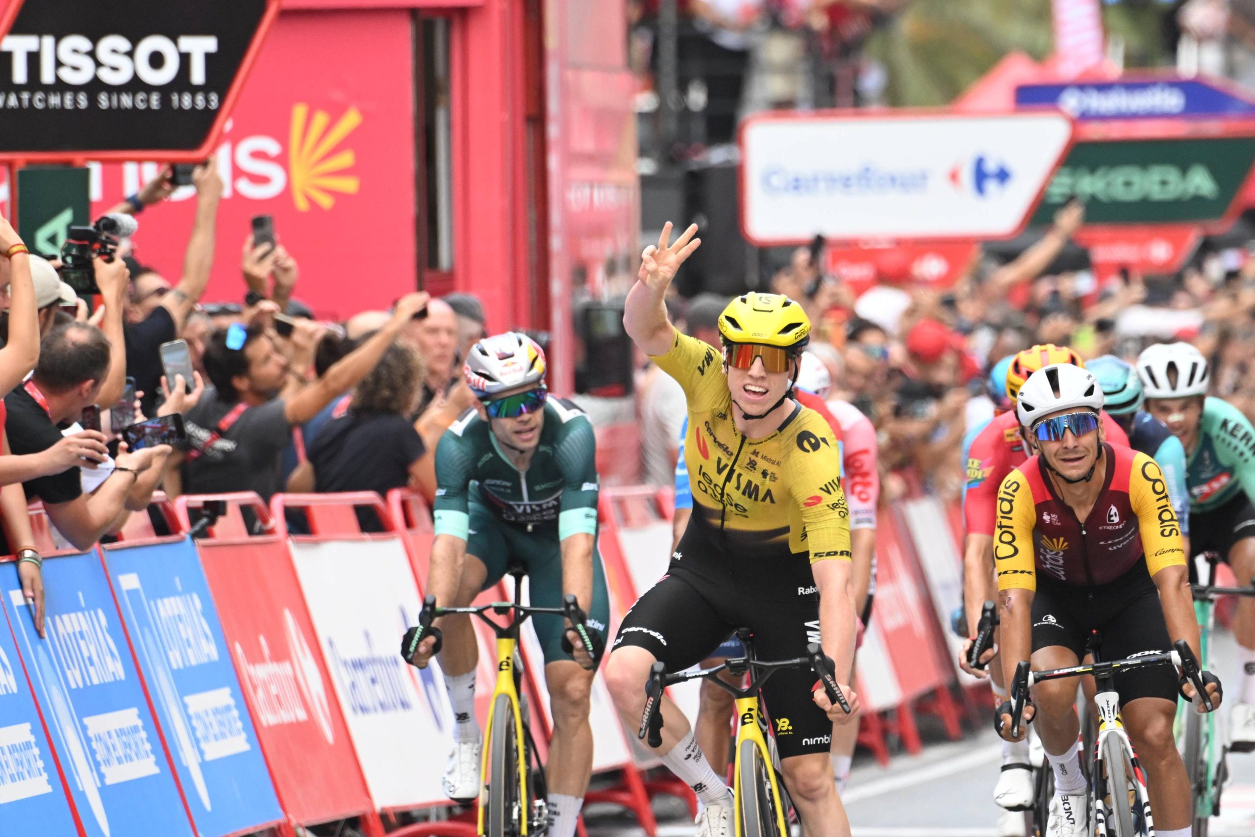 Ben Brennan y Wout Van Aert de Visma en la Vuelta a España 2026