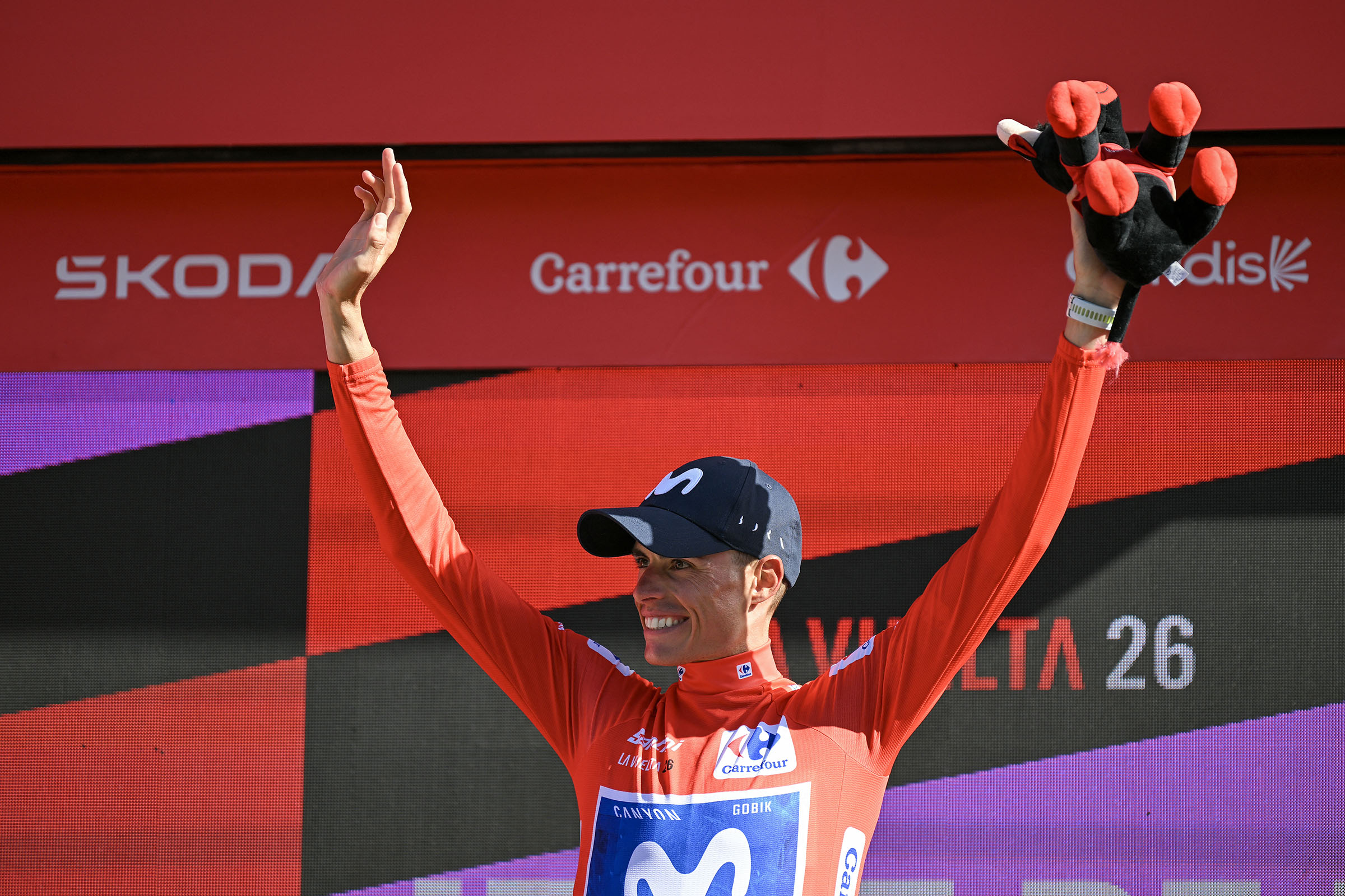 Enric Mas en el podio de La Vuelta 2026