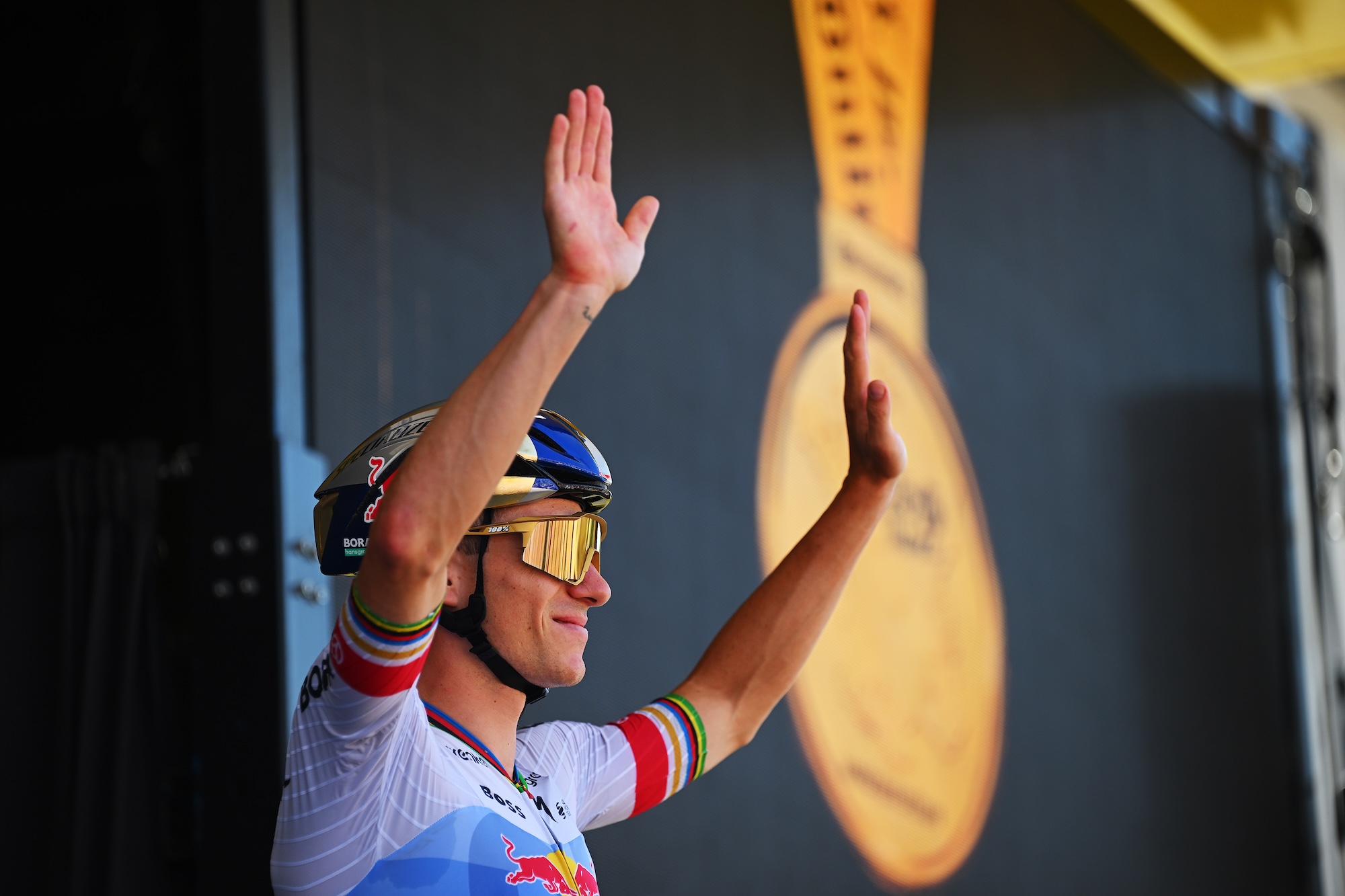 Remco Evenepoel celebra una victoria en 2026