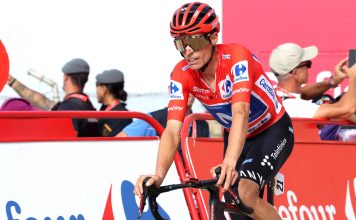 Clasificación general Vuelta a España 2026: Mas resiste en La Pandera Enric Mas con la camiseta roja en la etapa 14 de La Vuelta 2026