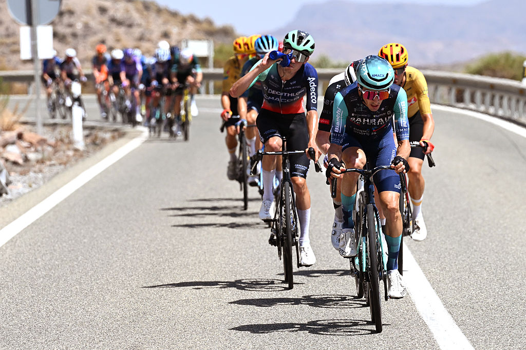 Grupo de favoritos durante la etapa 12 de la Vuelta a España 2026