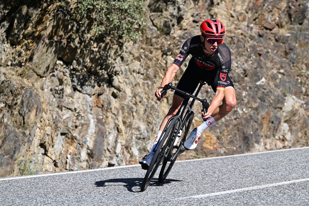 Marco Brenner durante la etapa 14 de La Vuelta 2026 camino a La Pandera