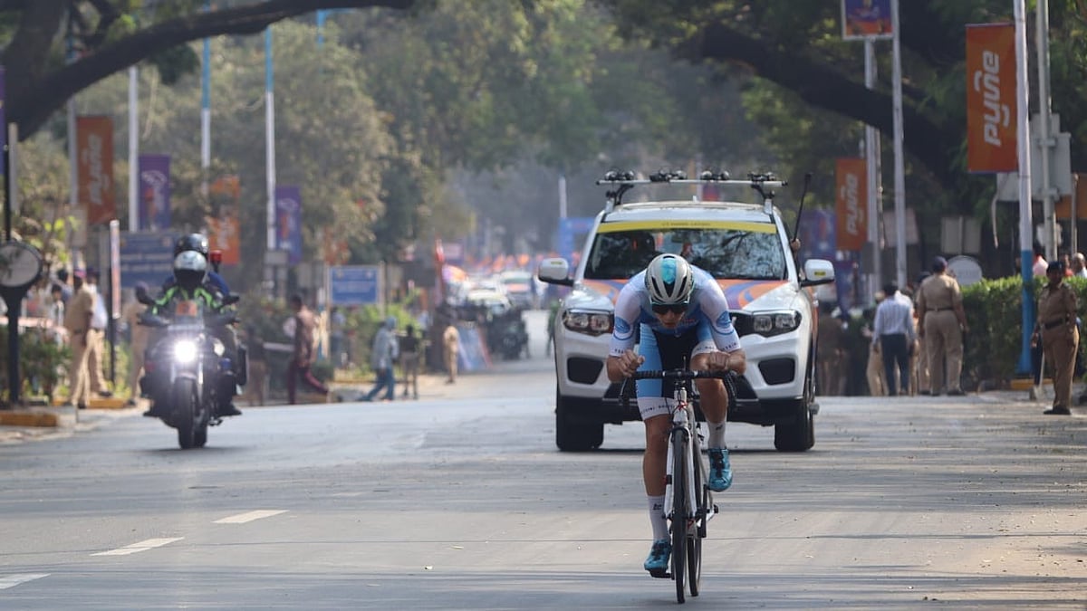 Ciclista compite en el Pune Grand Tour 2026