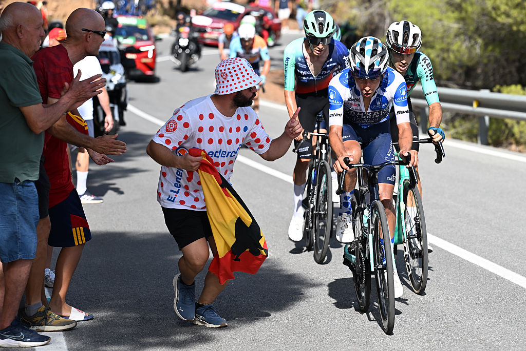 Santiago Buitrago en carrera durante la etapa 12 de La Vuelta 2026