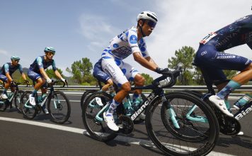 Santiago Buitrago vuelve al podio en la Vuelta a España 2026 Santiago Buitrago rueda con Bahrain Victorious en la Vuelta a España 2026