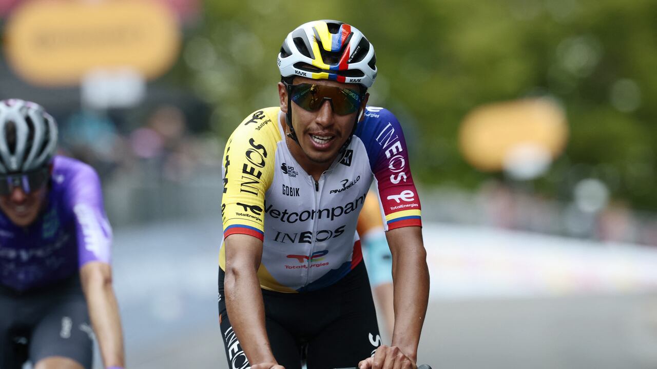 Egan Bernal disputa la contrarreloj del Giro de Italia 2026