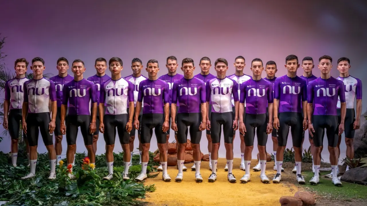 Presentación de un equipo colombiano para la temporada 2026. Crédito: La República.