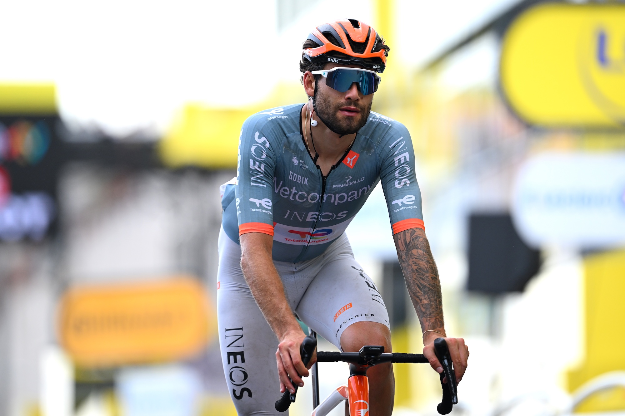 Filippo Ganna compite con el uniforme de Netcompany INEOS en el Tour de Francia 2026