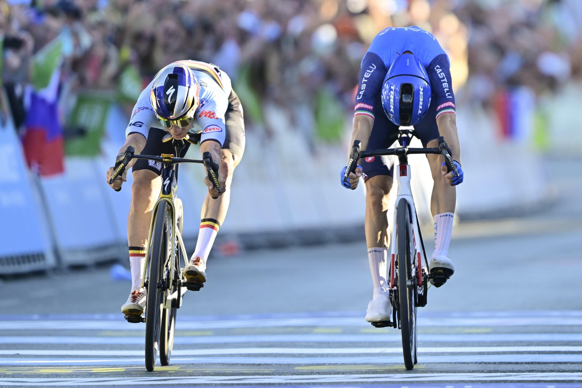 Remco Evenepoel y Giulio Ciccone disputan el sprint final del Campeonato Europeo de Ruta 2026