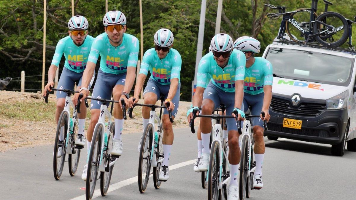 Equipo colombiano durante la Vuelta a Colombia 2026. Crédito: Deportes RCN.